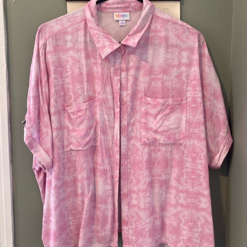 Pink Lularoe AMY button shirt - pink clouds - size L